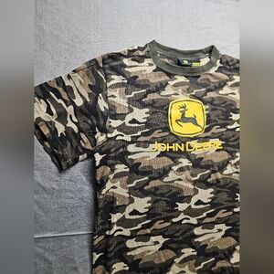 John Deere Boys Size 14-16 Black Green Camo T-Shirt Tractor Chest Logo